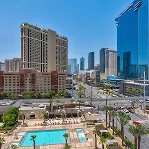 Stunning Balcony Strip View Mgm Signature * Free Valet , Las Vegas United States